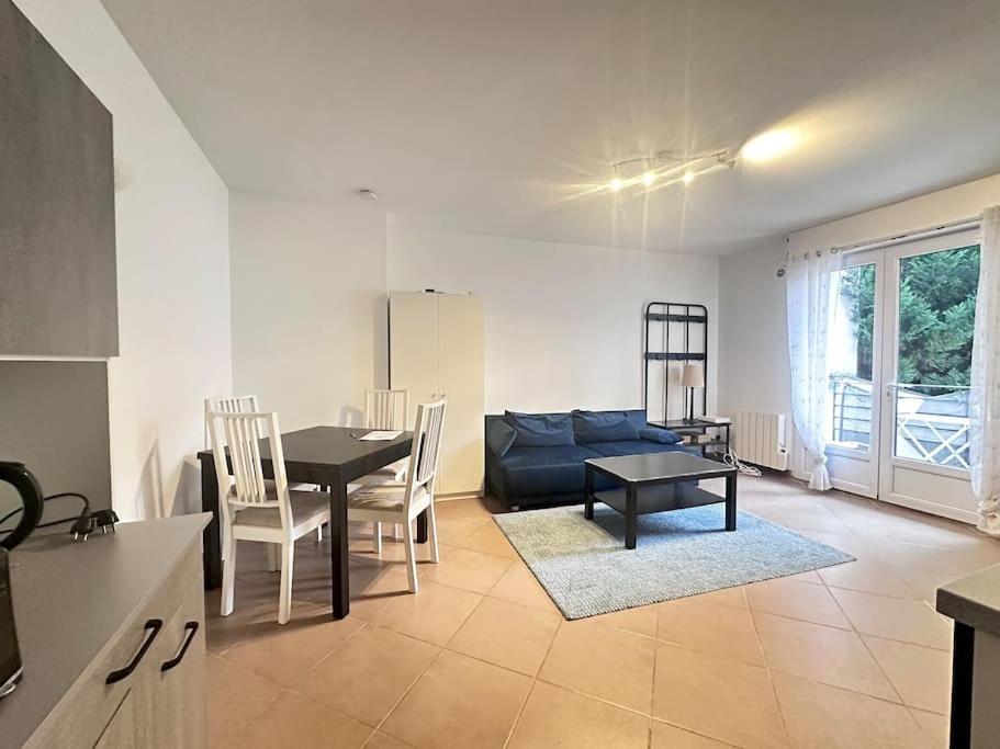 Appartement F3, 2 Chambres 이브리쉬르센 외부 사진